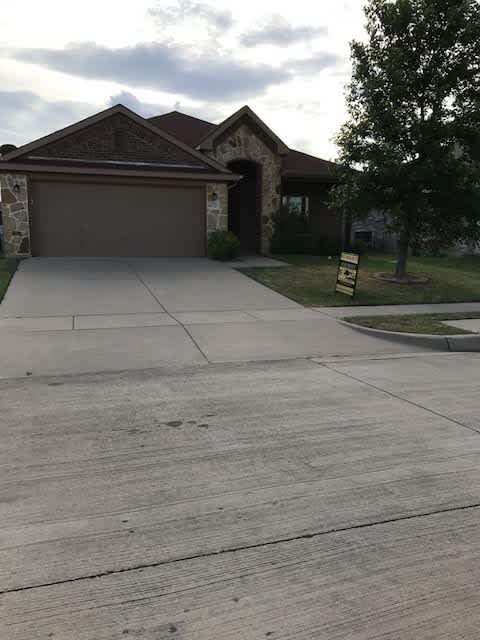 3 2 2 Fort Worth Side Of Granbury Gemstone Estates – photo 3