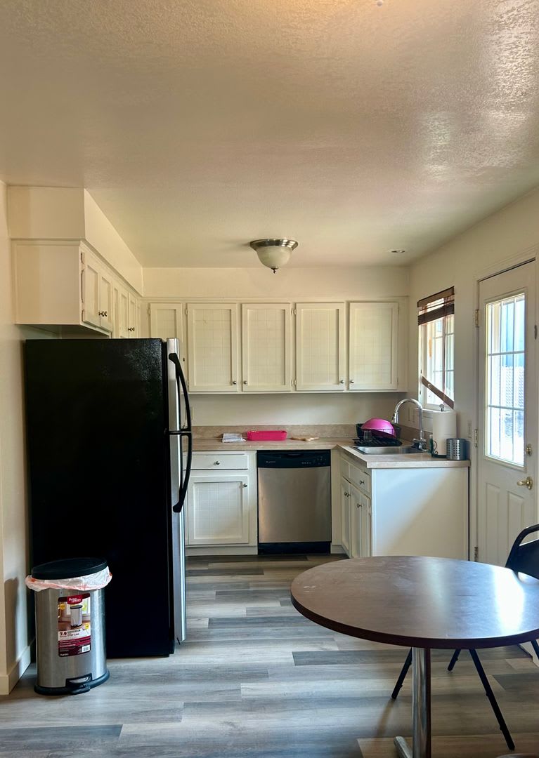 Furnished 2 Bedroom Condo – photo 2