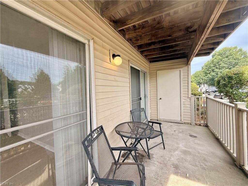 512 Thorncliff DR – photo 2