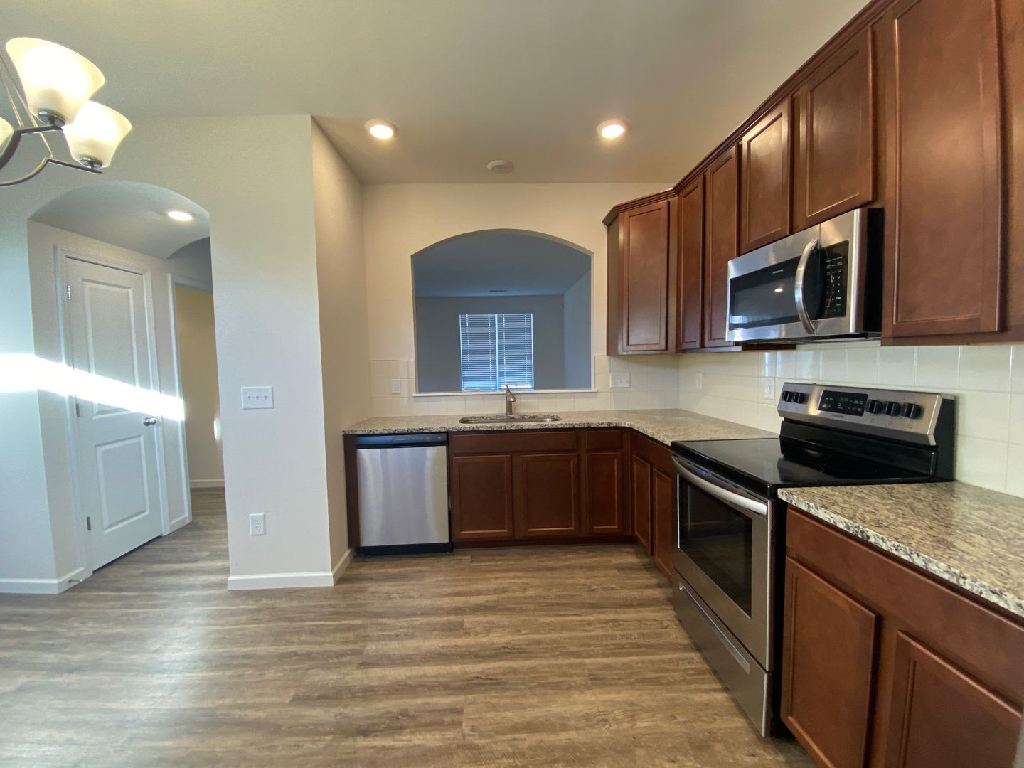 Room for Rent in 3 Bedroom Townhome at 1103 Johns Walk Way – photo 4