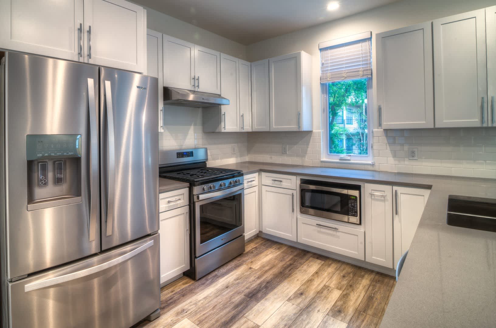 UT PRE-LEASE: Constructed August 2018, Luxury North Campus 3 bed / 3 bath home – photo 3