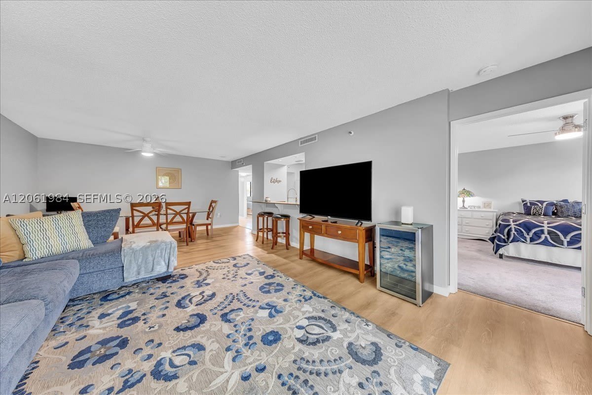 2240 N Cypress Bend Dr – photo 4