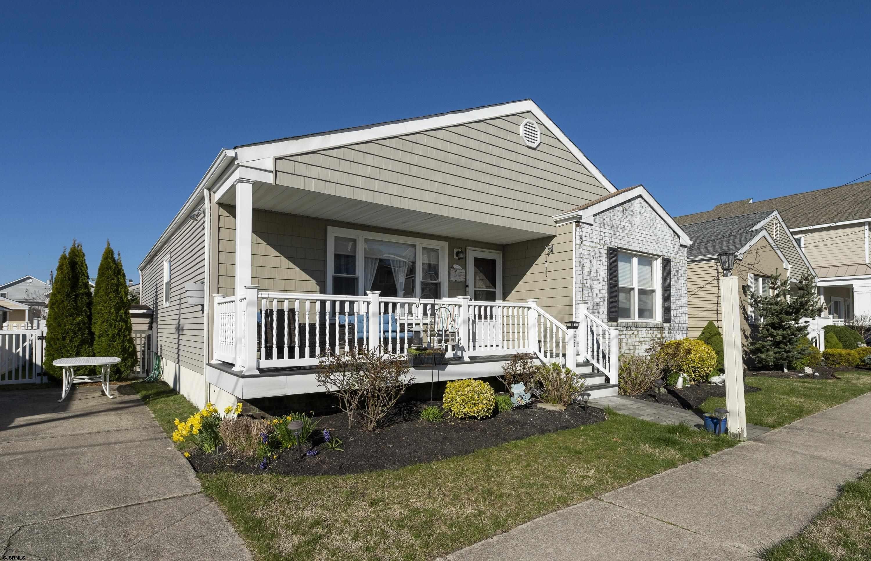 220 N 35th Ave – photo 2