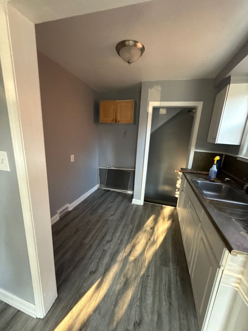 3 Bedroom Home In Detroit – photo 3