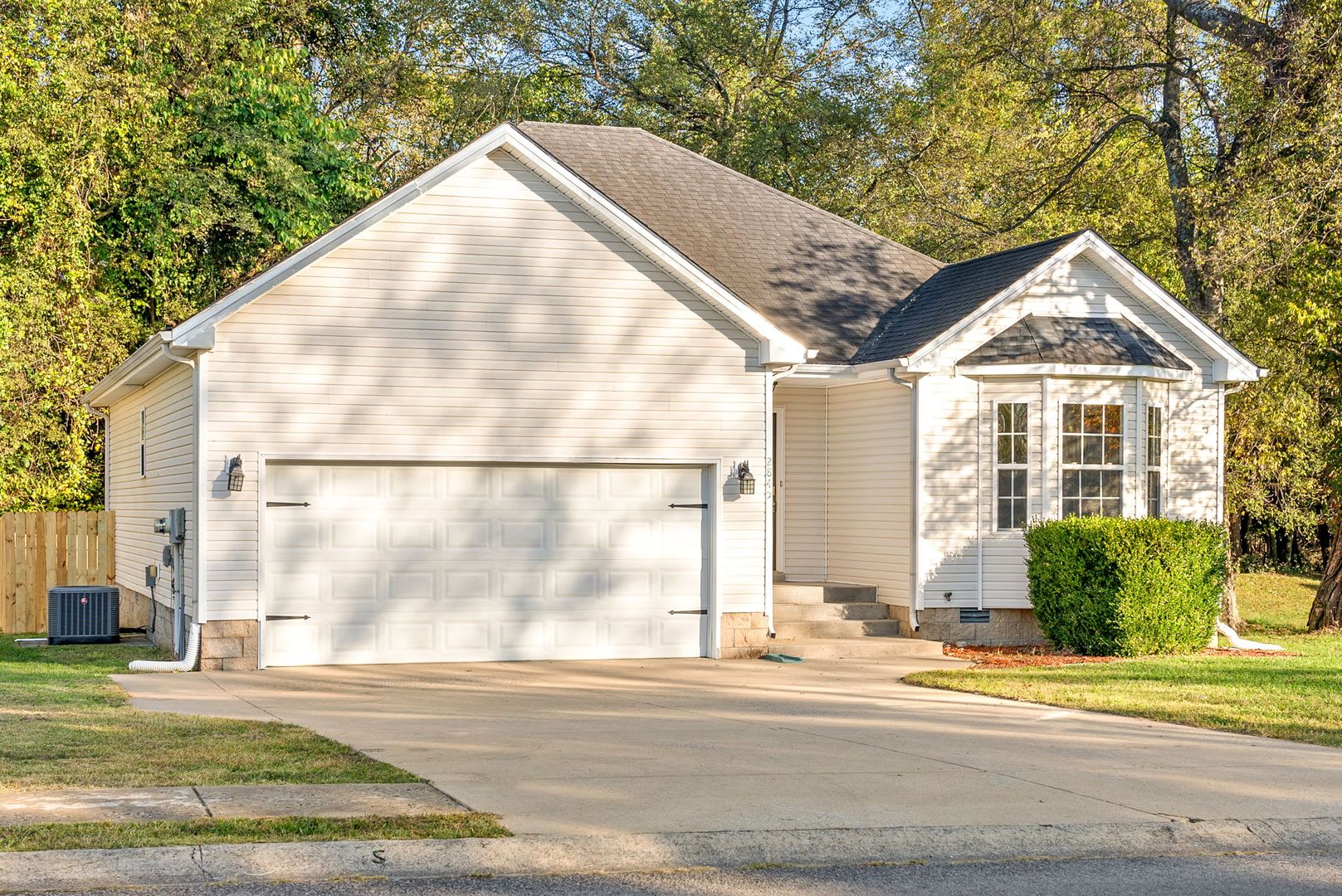 Pet Friendly Three Bedroom – photo 2
