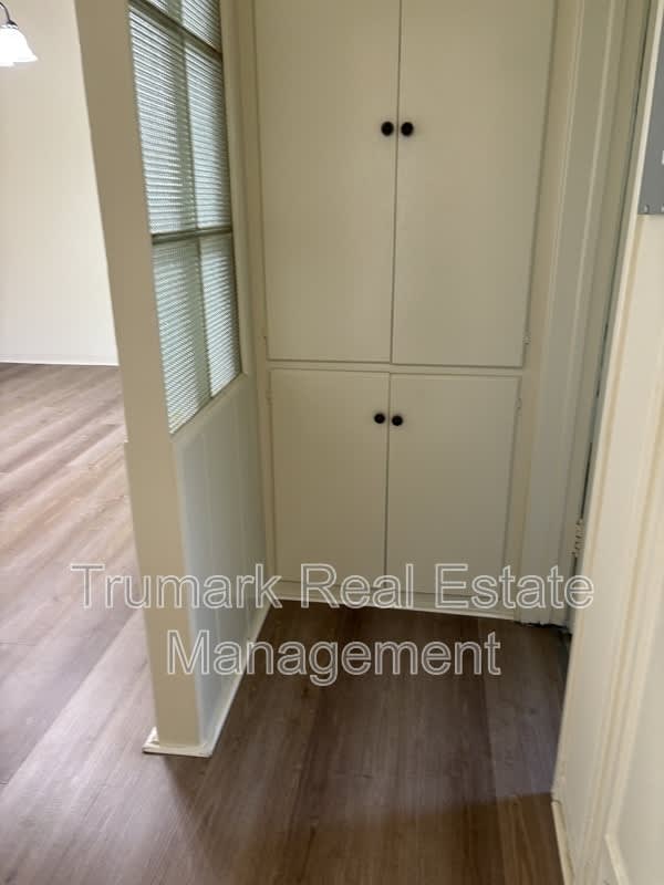 1037 E Glenoaks Blvd – photo 3