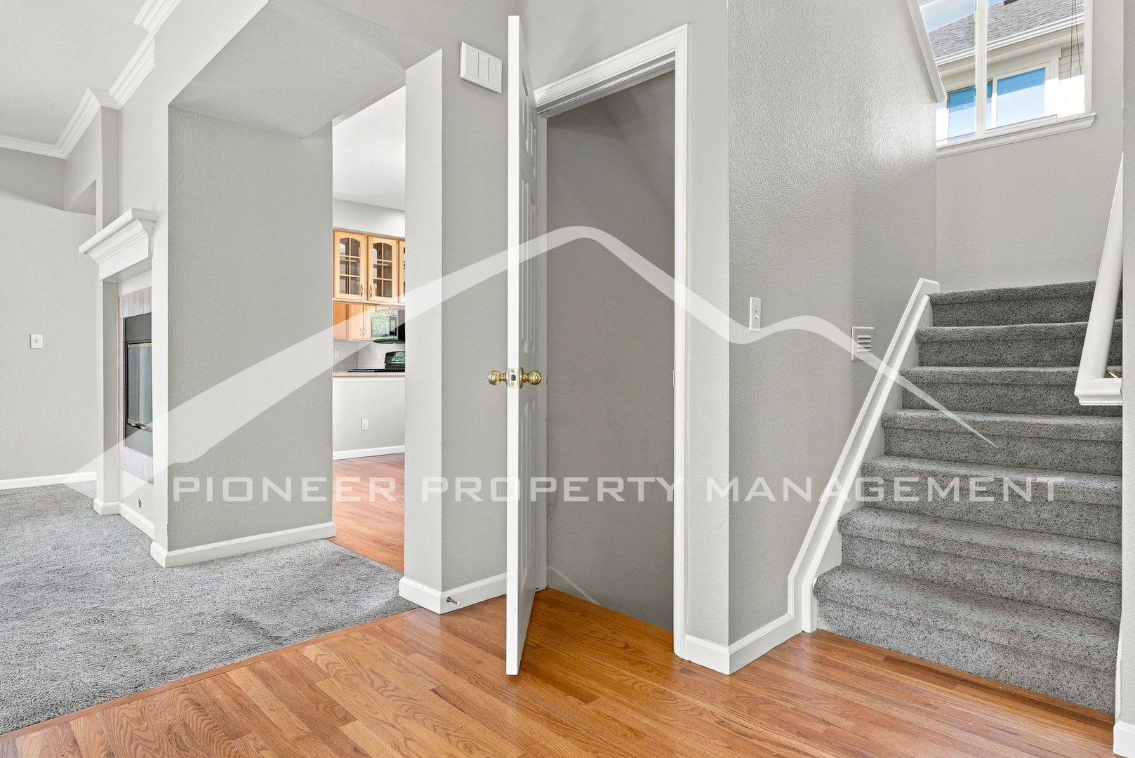 Lovely Spacious Home With Two Car Garage! – photo 5