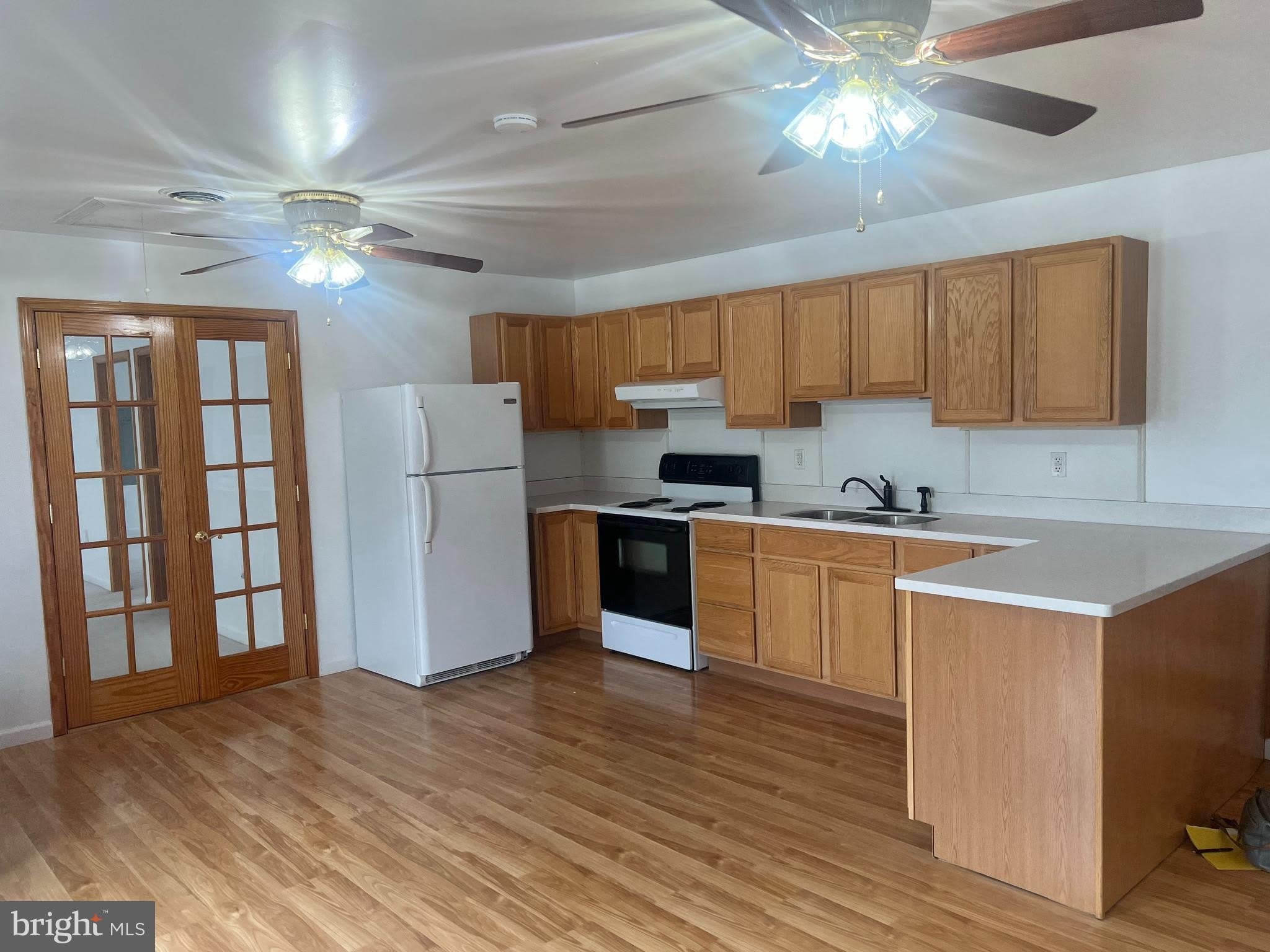 406 HONEYSUCKLE Avenue – photo 2