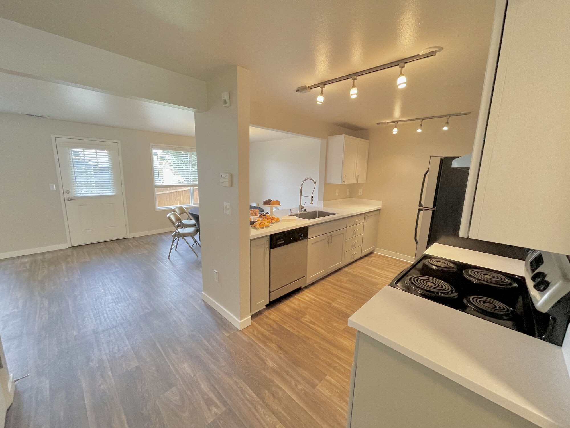Townhomes At Mountain View – photo 2