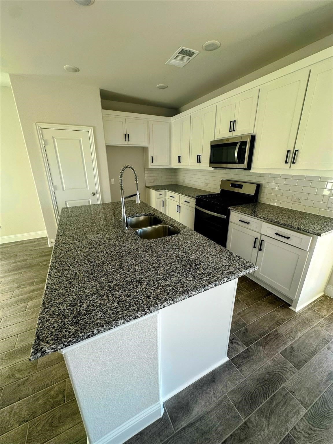 3120 Lucia Way – photo 3