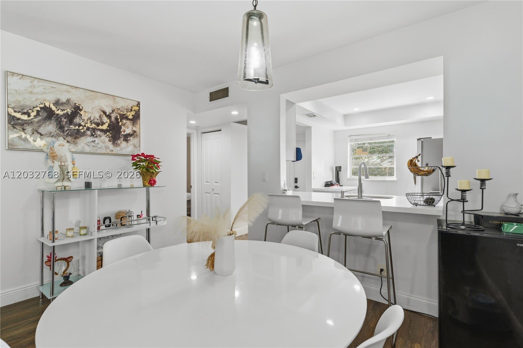 9340 Lagoon Pl – photo 5