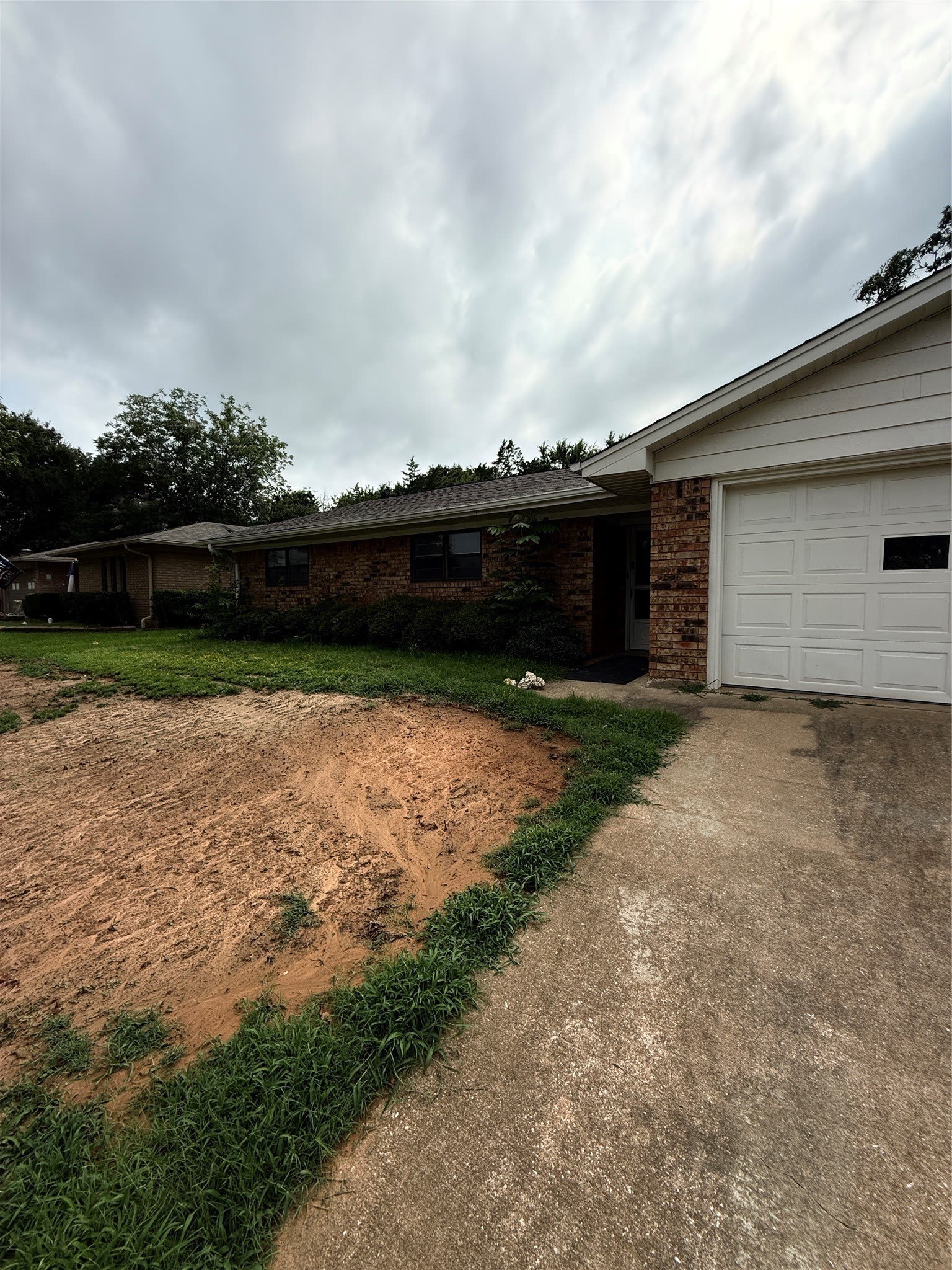 2409 Caprice Avenue – photo 2