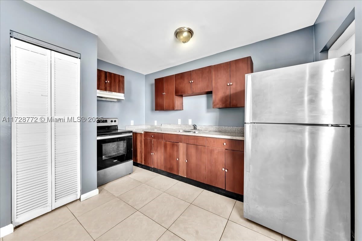 365 NW 8th St – photo 2