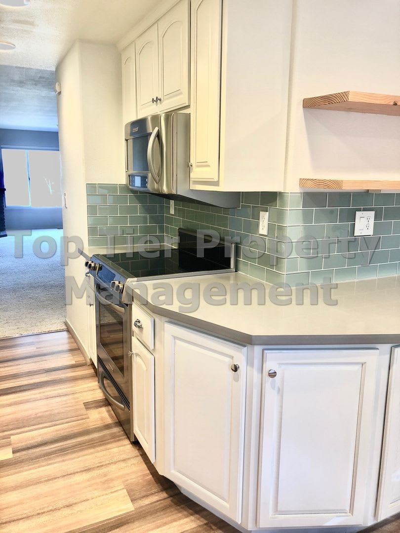 Spacious 2 Bd/ 2.5 Ba/ 1405 sf Walnut Creek Townhouse available early October for Lease! – photo 3