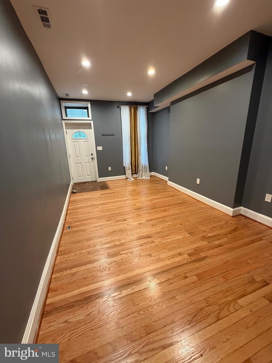 1032 VALLEY Street – photo 3