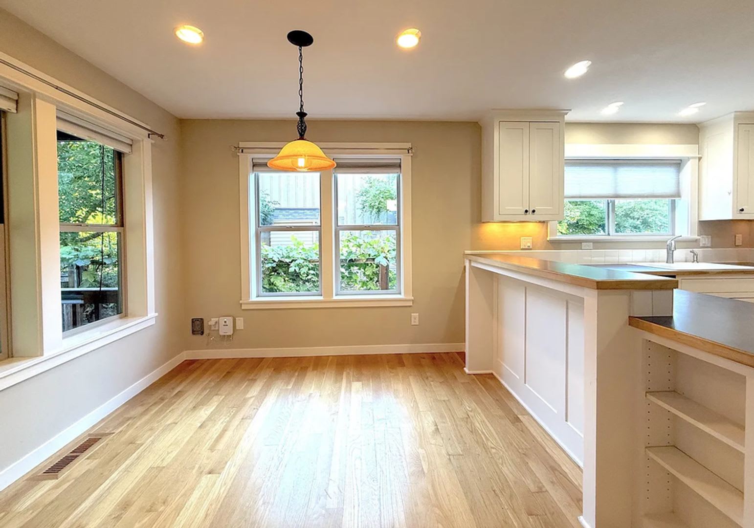 Charming Well-Kept Home – photo 3