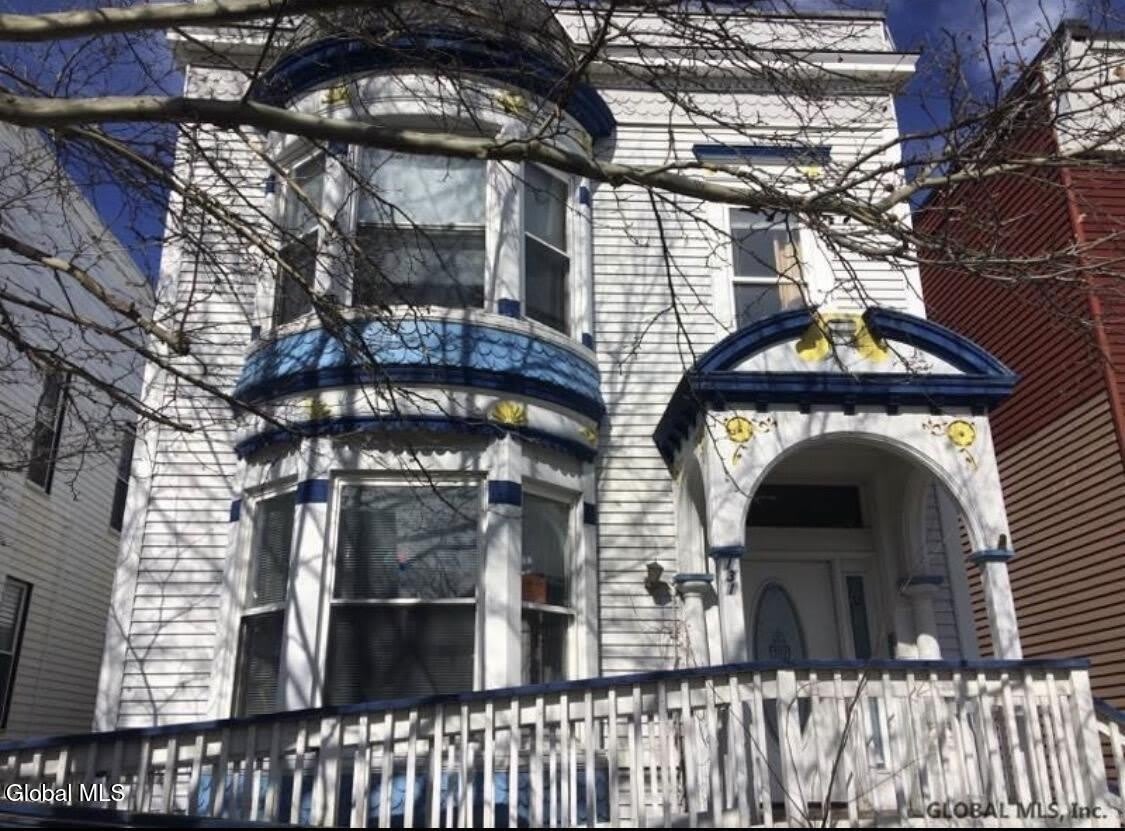 131 6th Avenue – photo 1