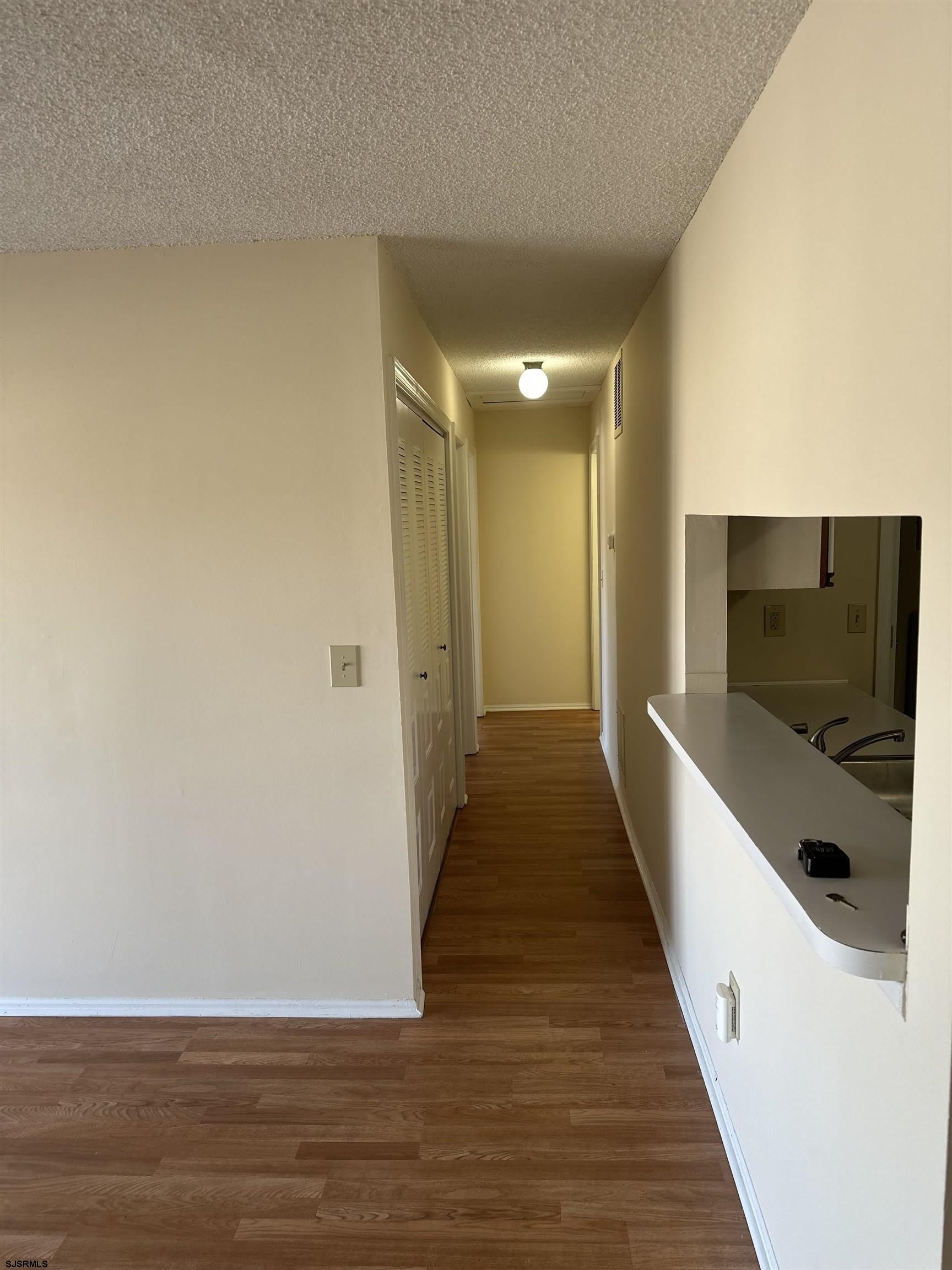 203 Colonial Ct – photo 4