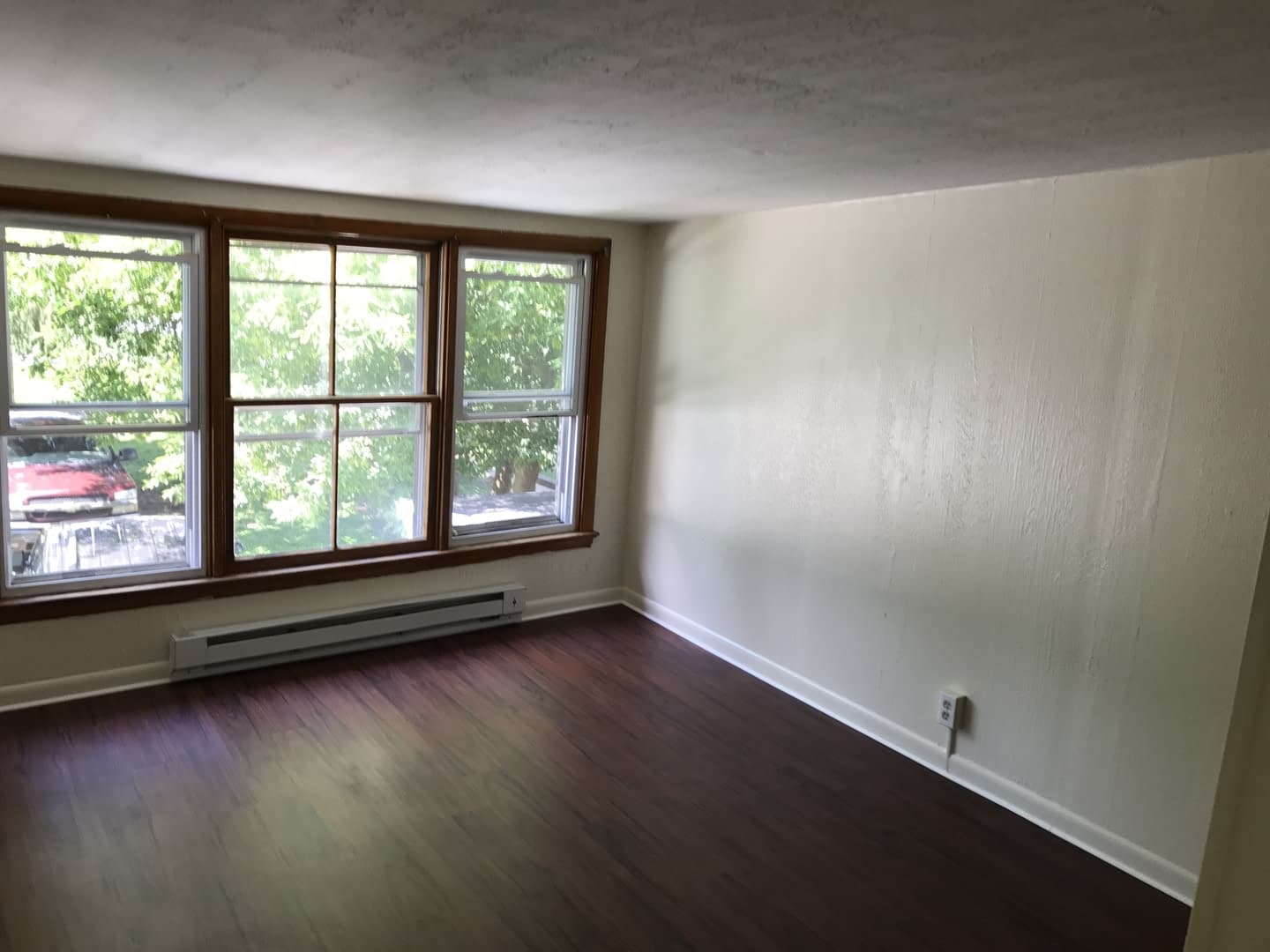 122 N Penn St 3 Bedroom Half Duplex 1100 Available Mid September – photo 3