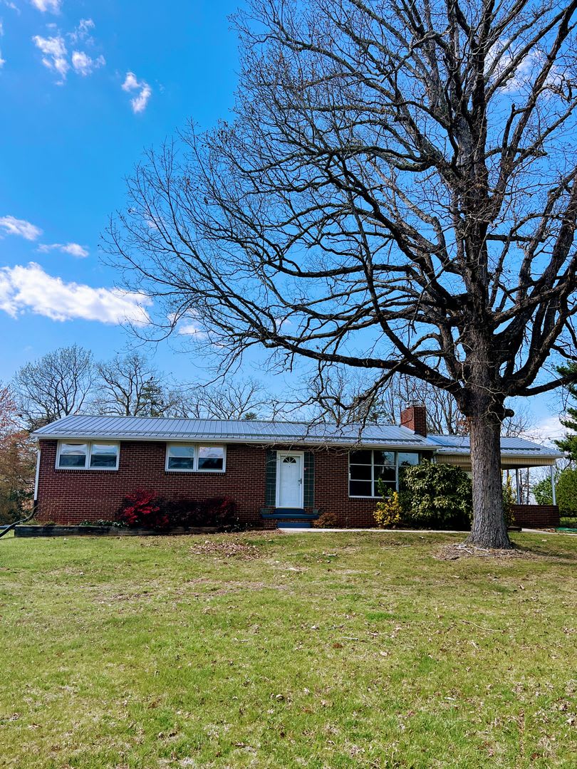 4 Bedroom Home in Campbell County – photo 1