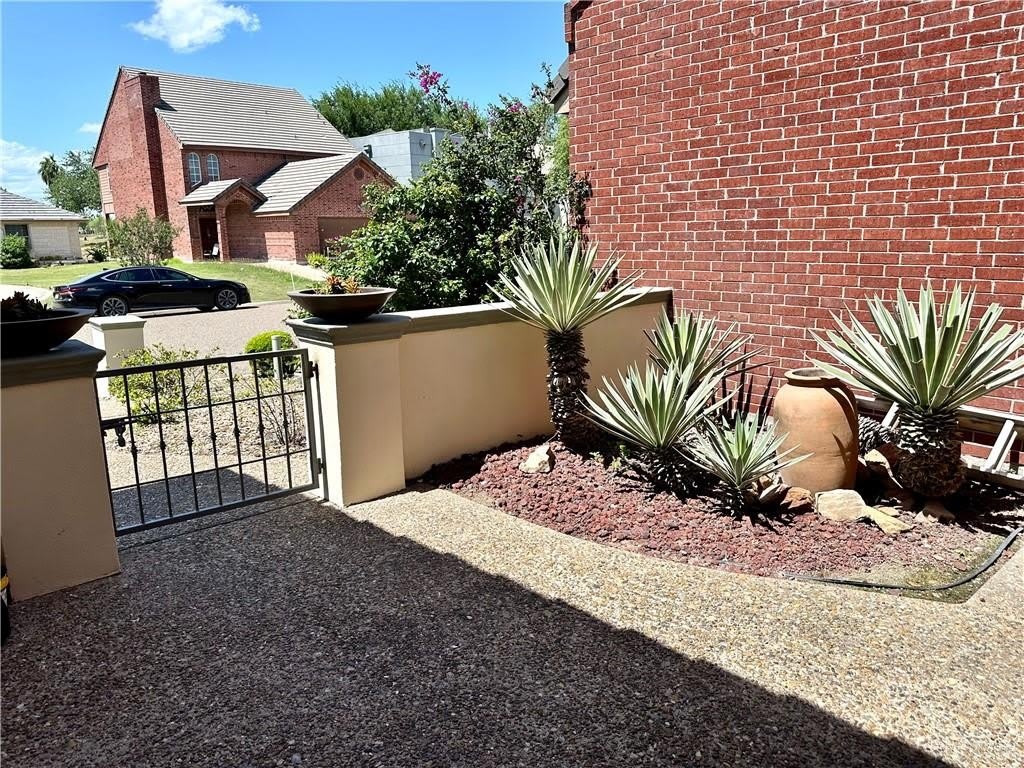 203 San Saba Street – photo 3