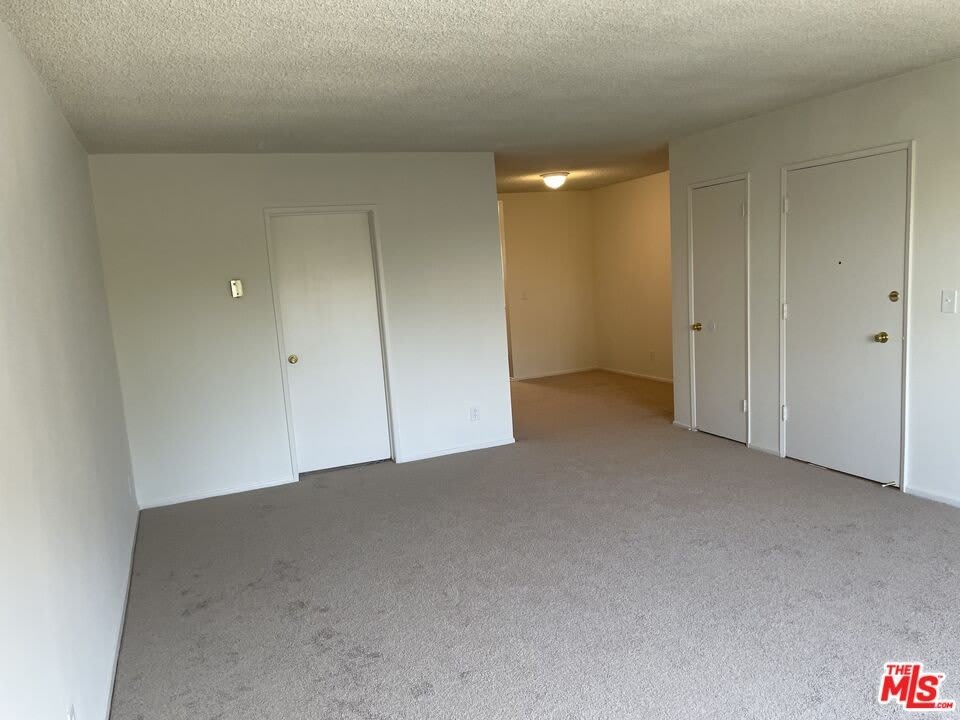 9204 Whitworth Dr – photo 4