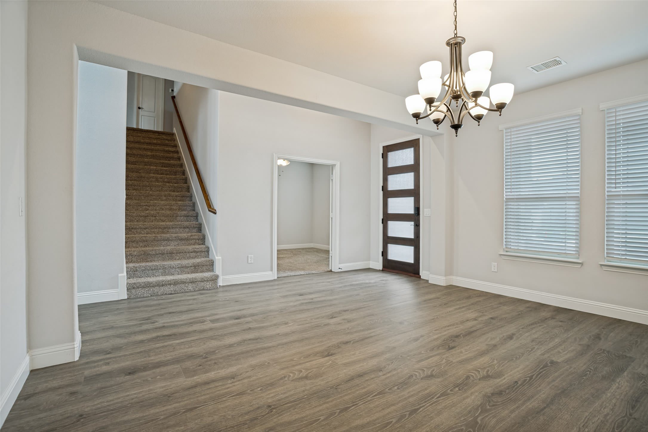 812 Woodview Court – photo 3