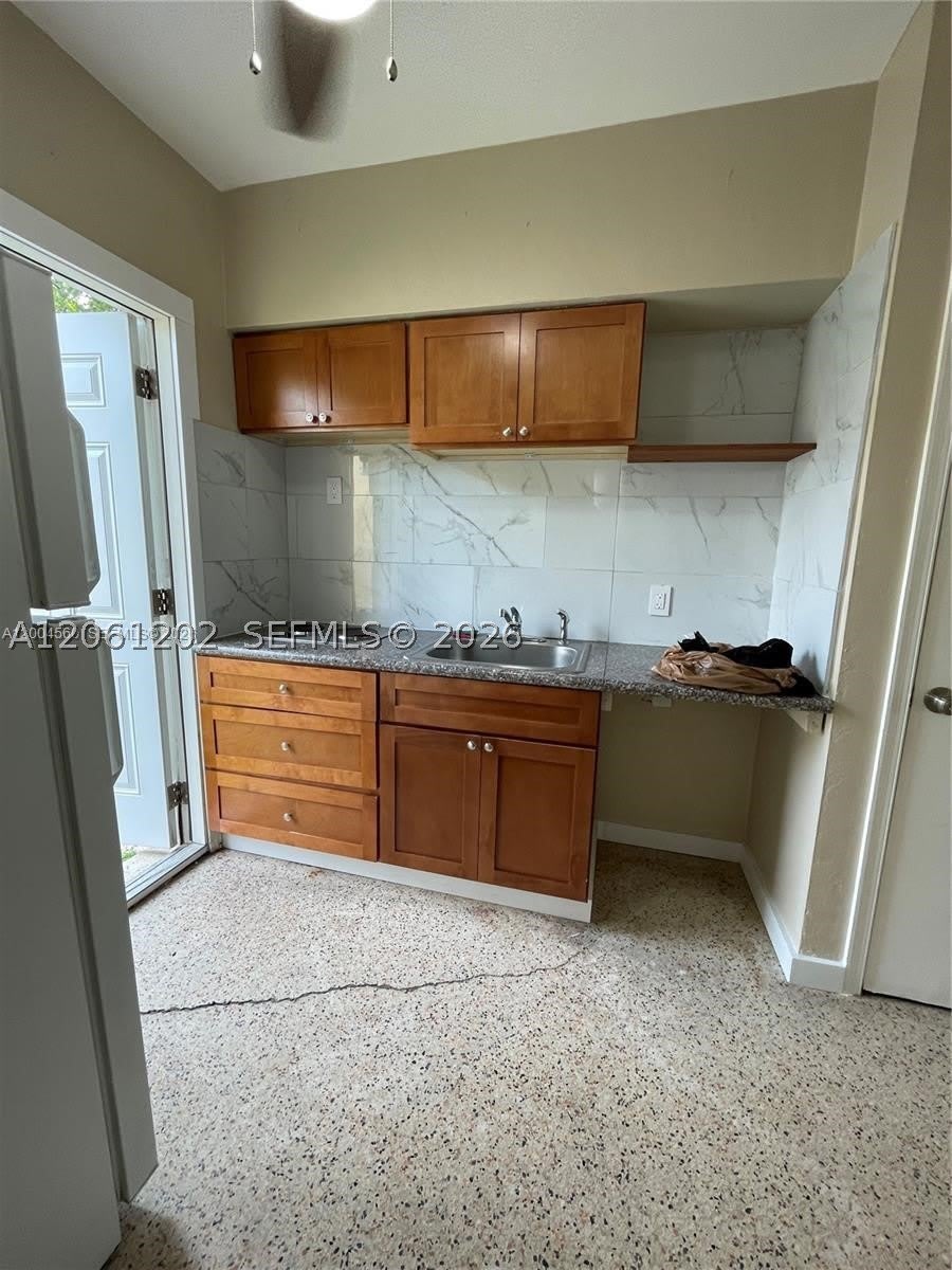 940 SW 4ST – photo 4