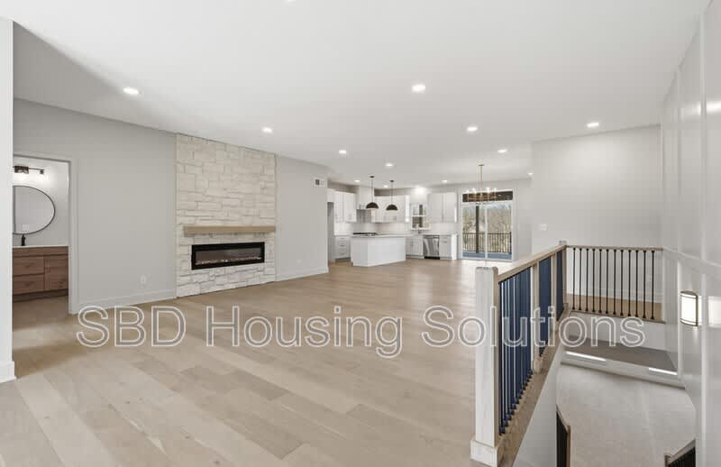 1412 NE Ernest Way – photo 3