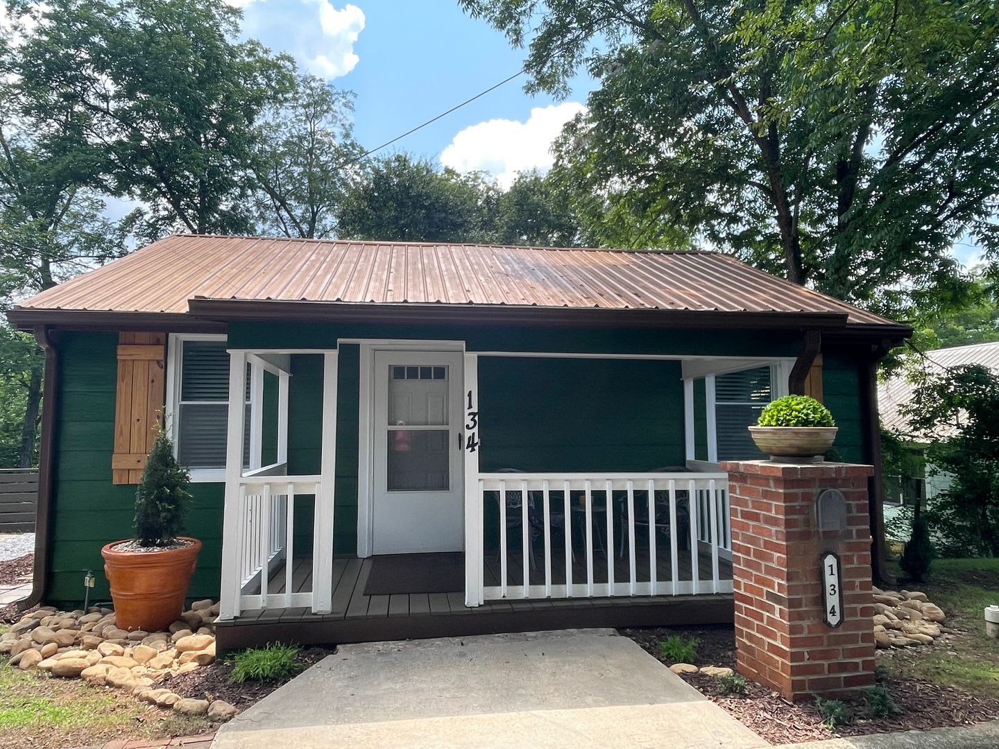 Charming Fully Renovated 2BR/1BA Near Both Hospitals – Washer/Dryer Included! – photo 1