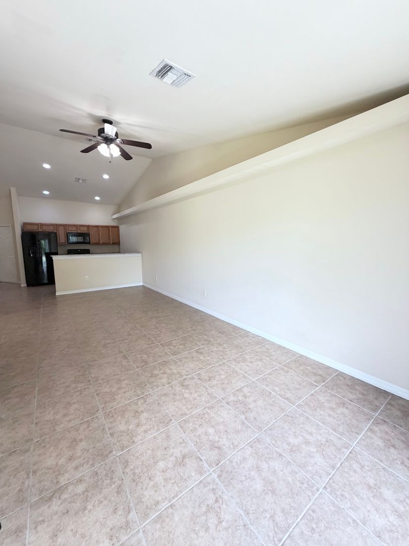 3BR/2BA Duplex with Garage – photo 5