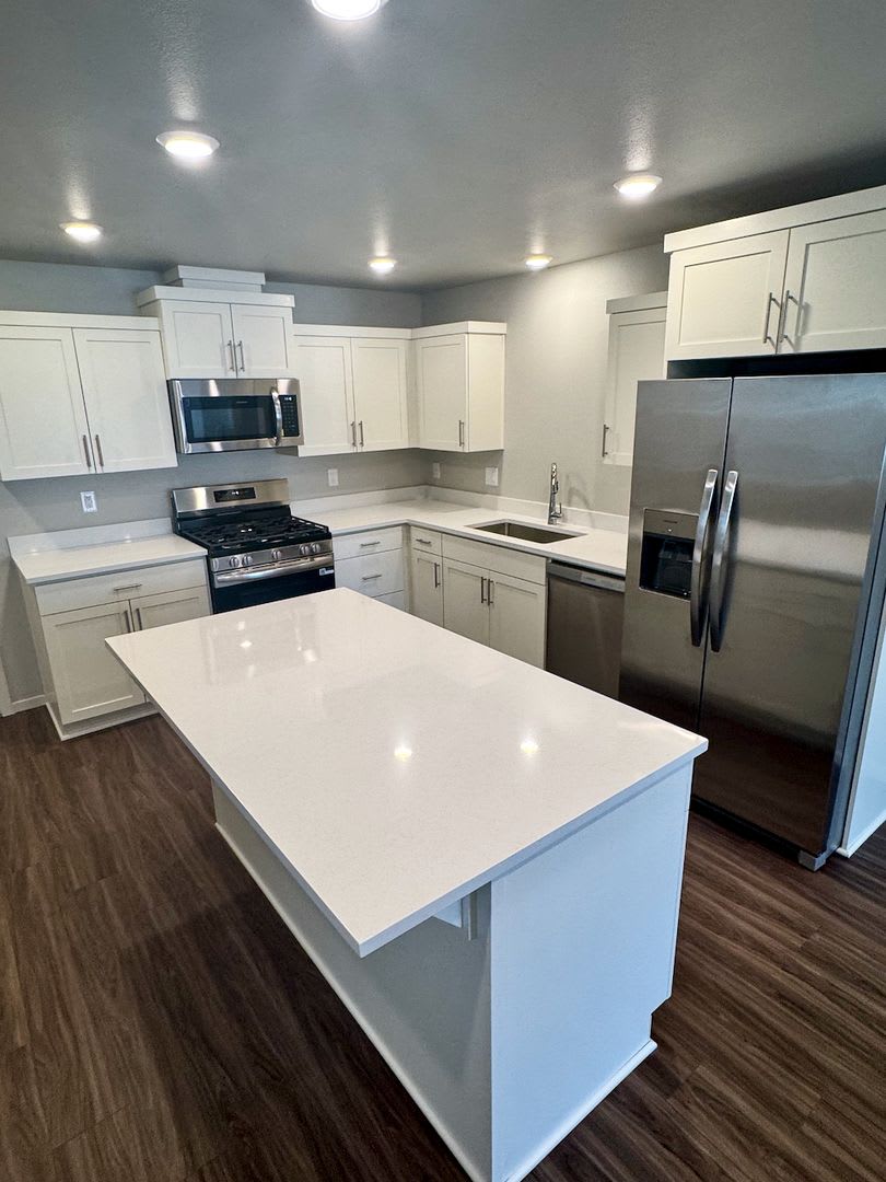 Brand New 3 Bedroom End Unit Townhome In Woodburn – photo 3