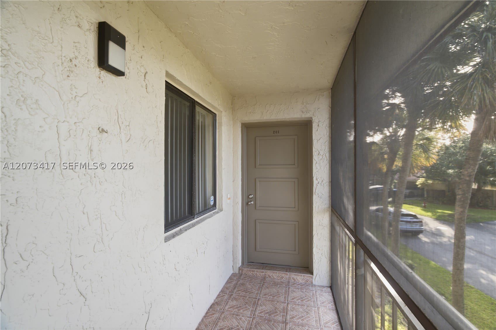16252 Laurel Dr – photo 3