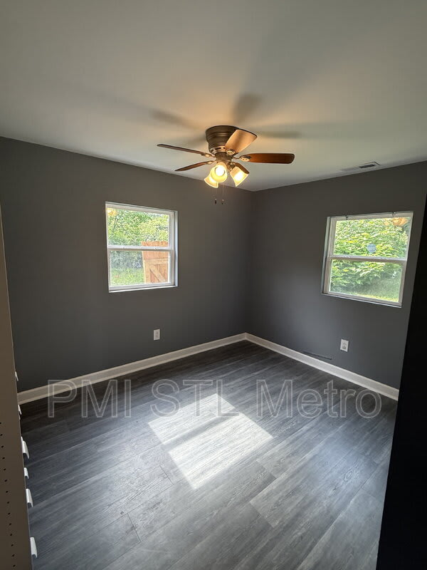 528 Royal Avenue – photo 4