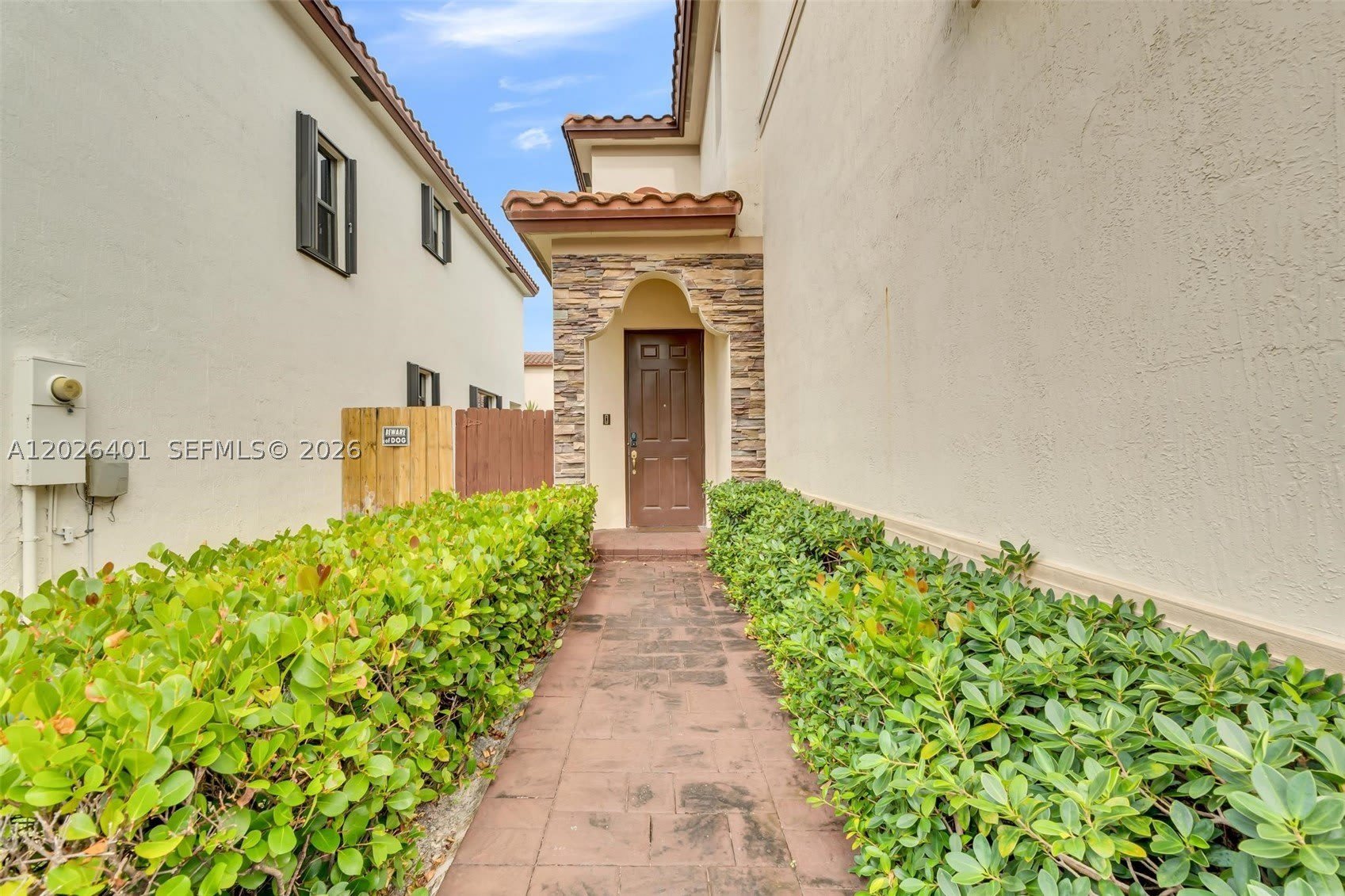581 SE 34th Ter – photo 2
