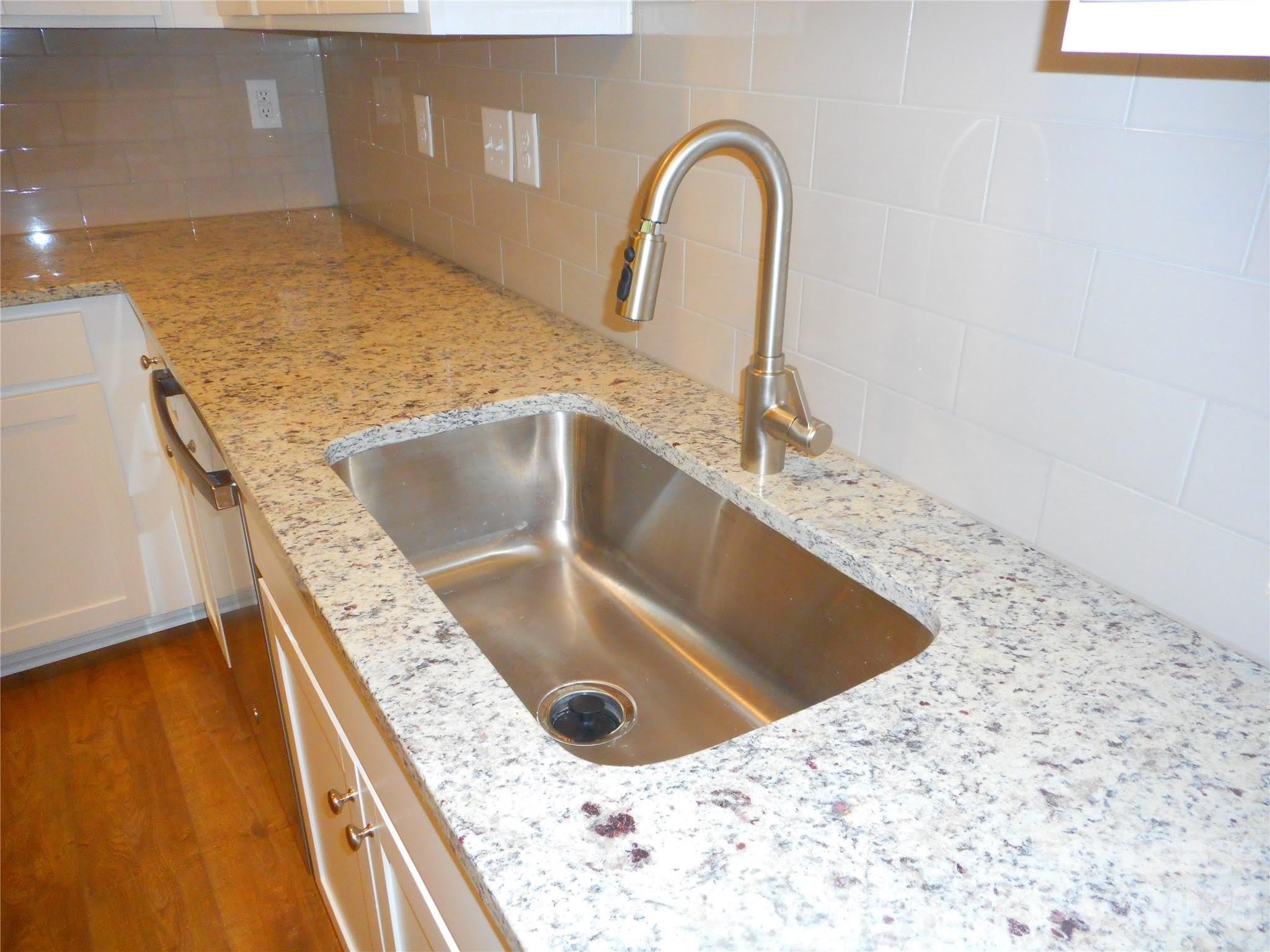 2837 Aubrey Street – photo 4