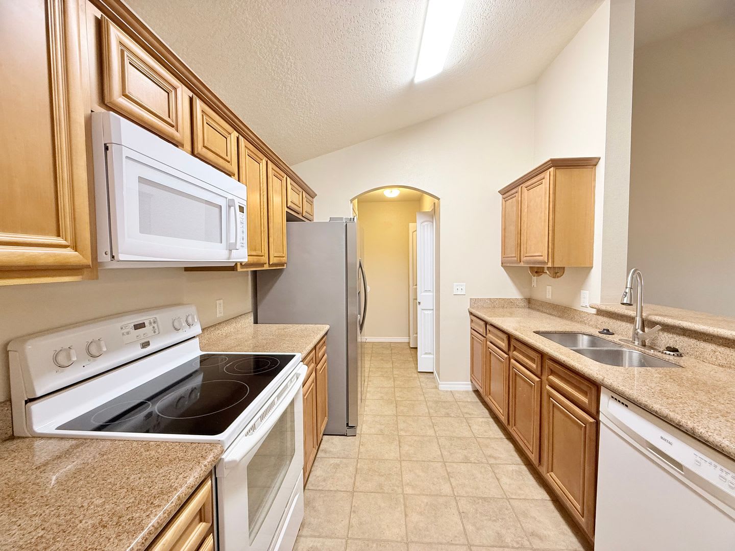 Charming 3-Bedroom Home – photo 3