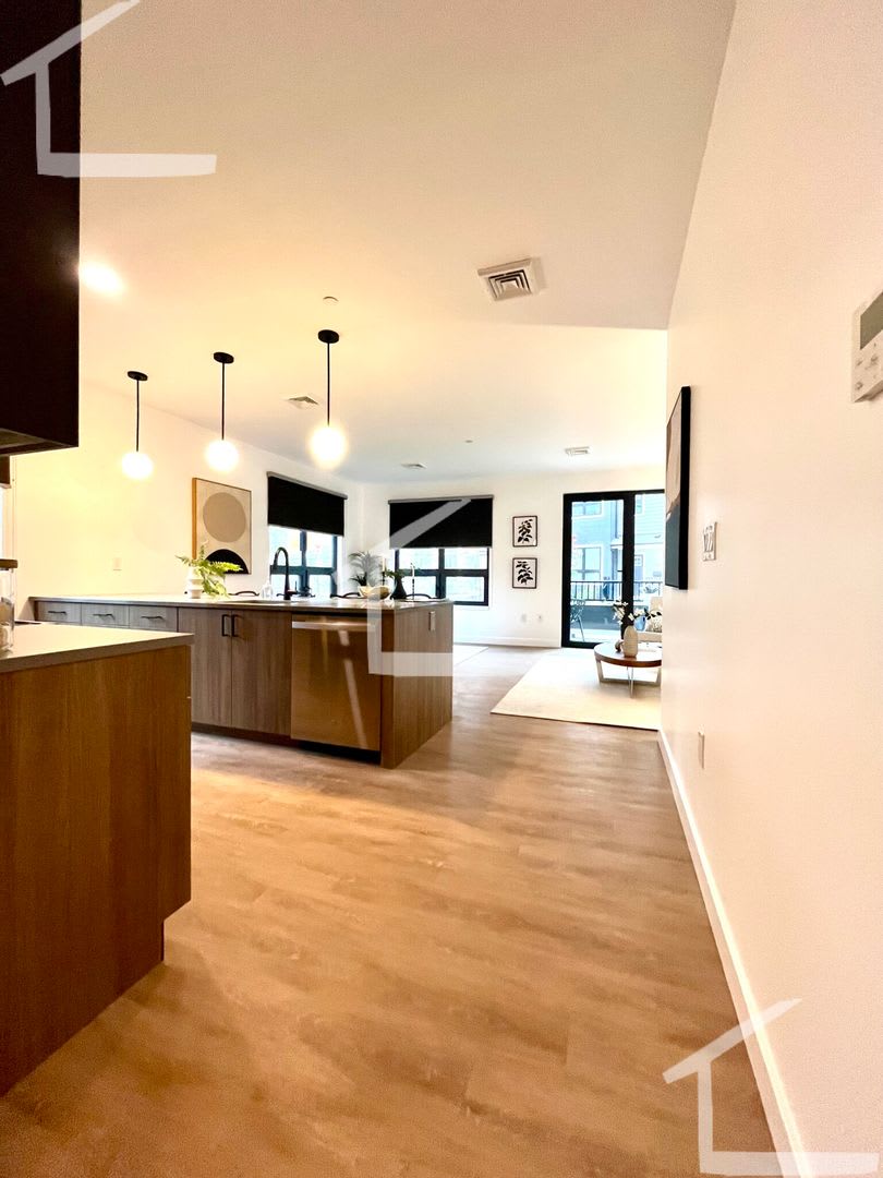 Luxury Living In West Roxbury 2 Bed 2 Bath – photo 1