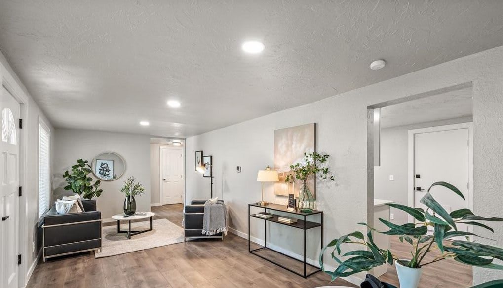 316 East 46Th Place – photo 3