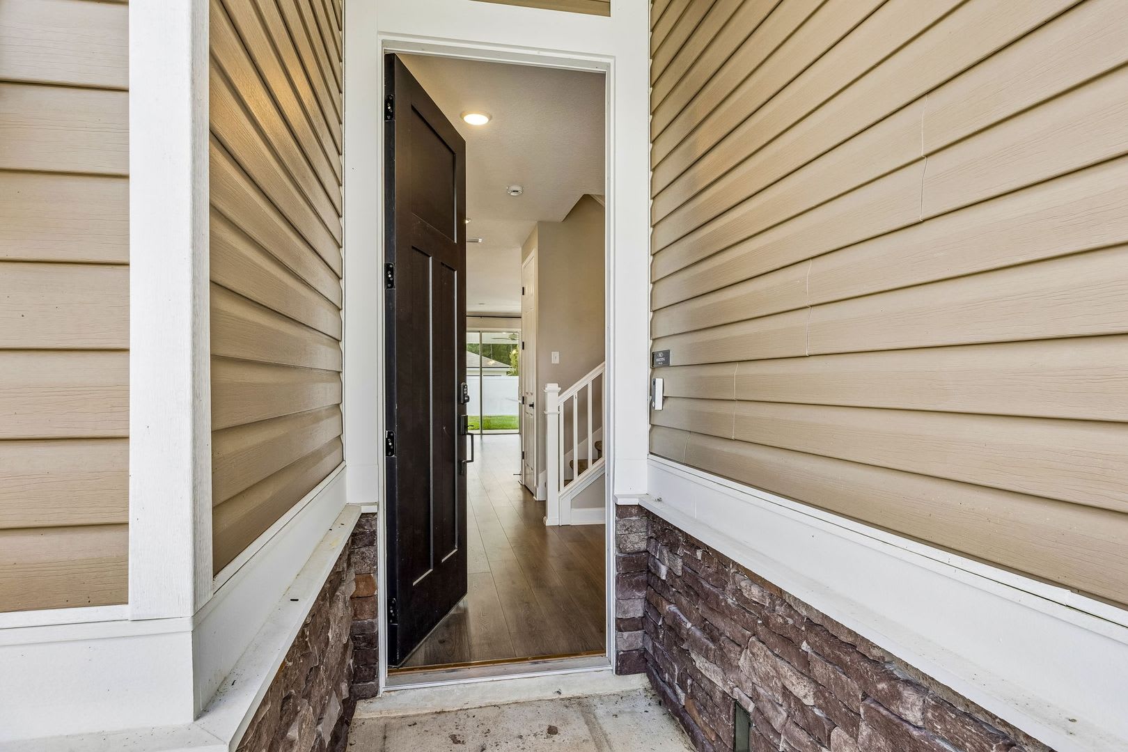 Immaculate 4 Bedroom 2 5 Bathroom Home With A Dedicated Office Spacious Loft And 2 648 Square Feet Of Living Space – photo 2
