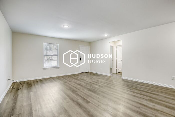 1110 East Level Street – photo 3