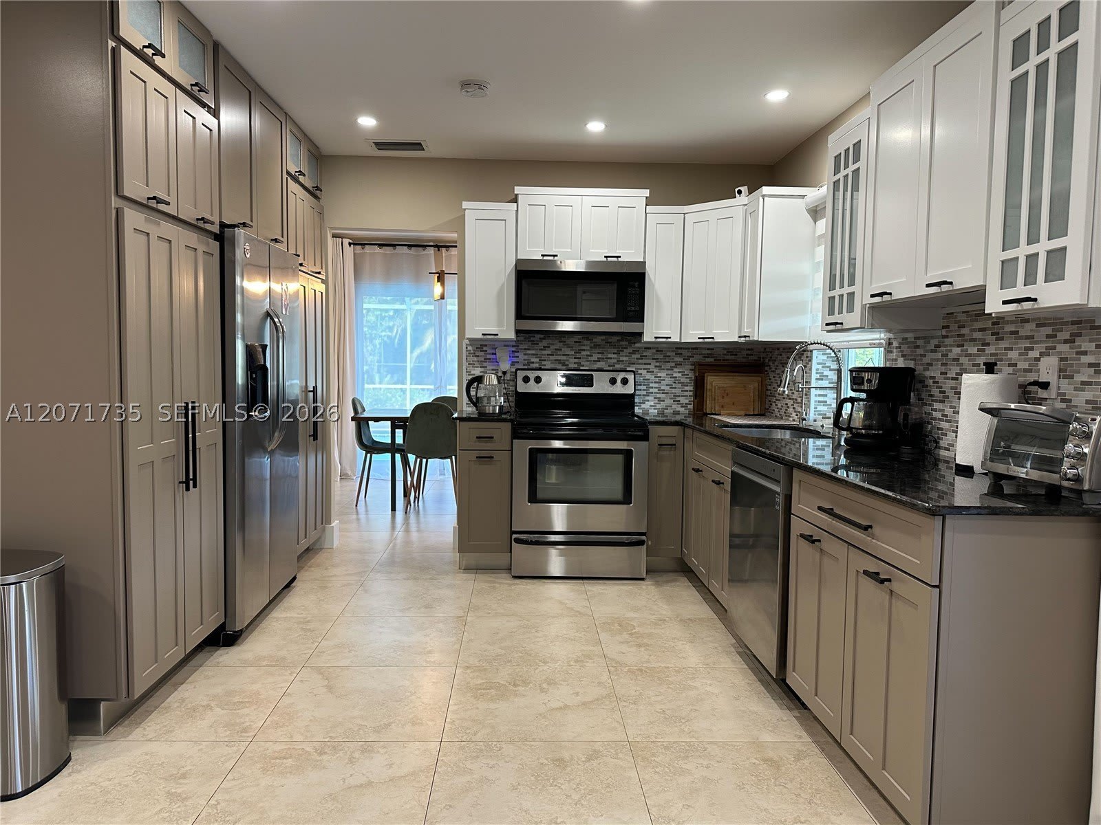 8203 NW 37th St – photo 5
