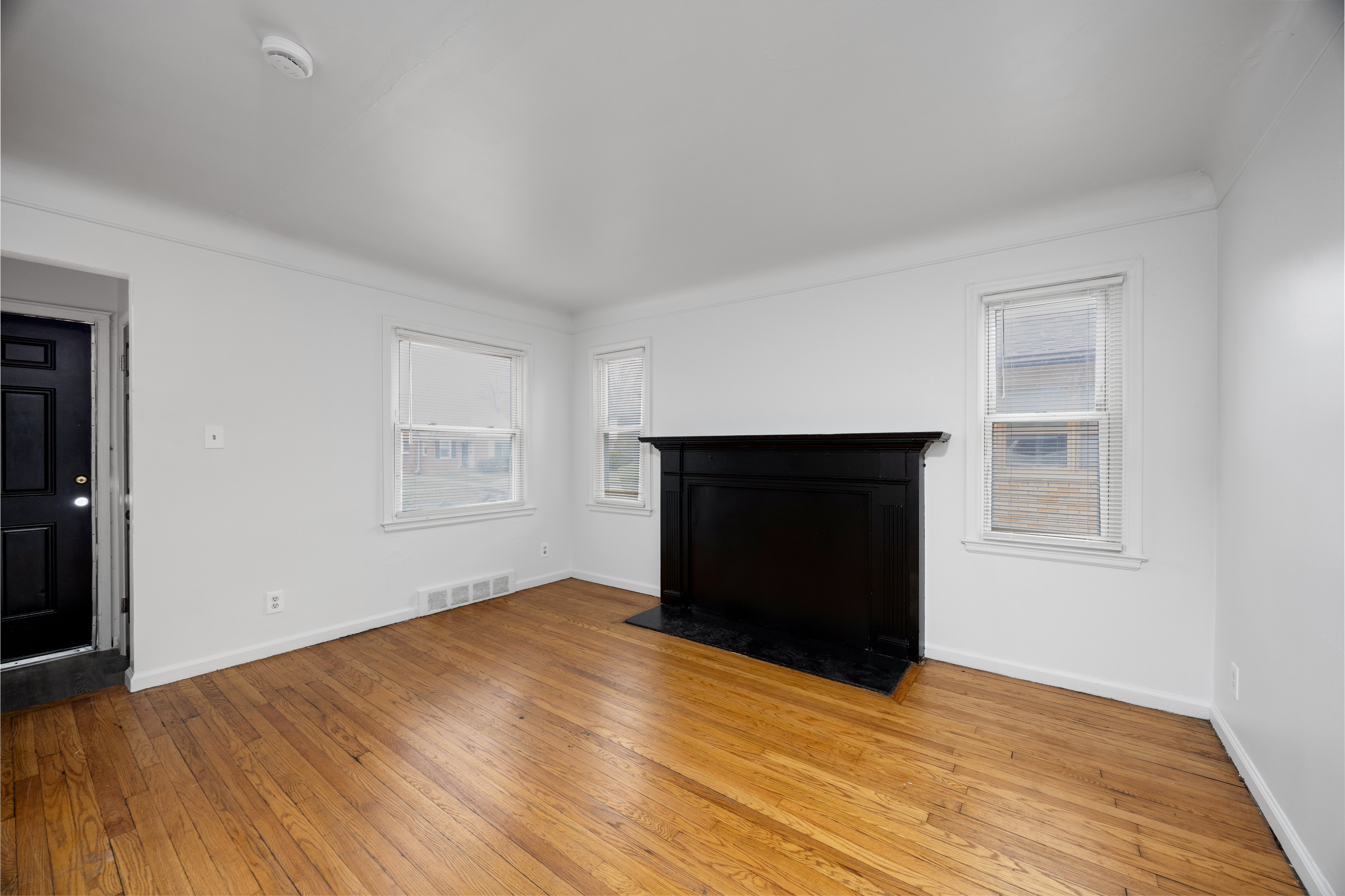 15344 Stout St – photo 3