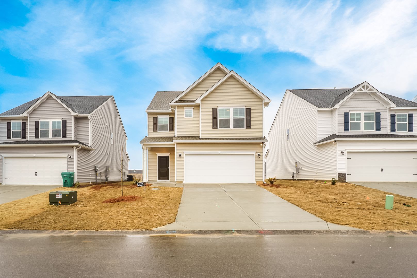 Welcome Home to Clairbourne Estates – *** ONE MONTH FREE RENT OFFER *** – photo 1
