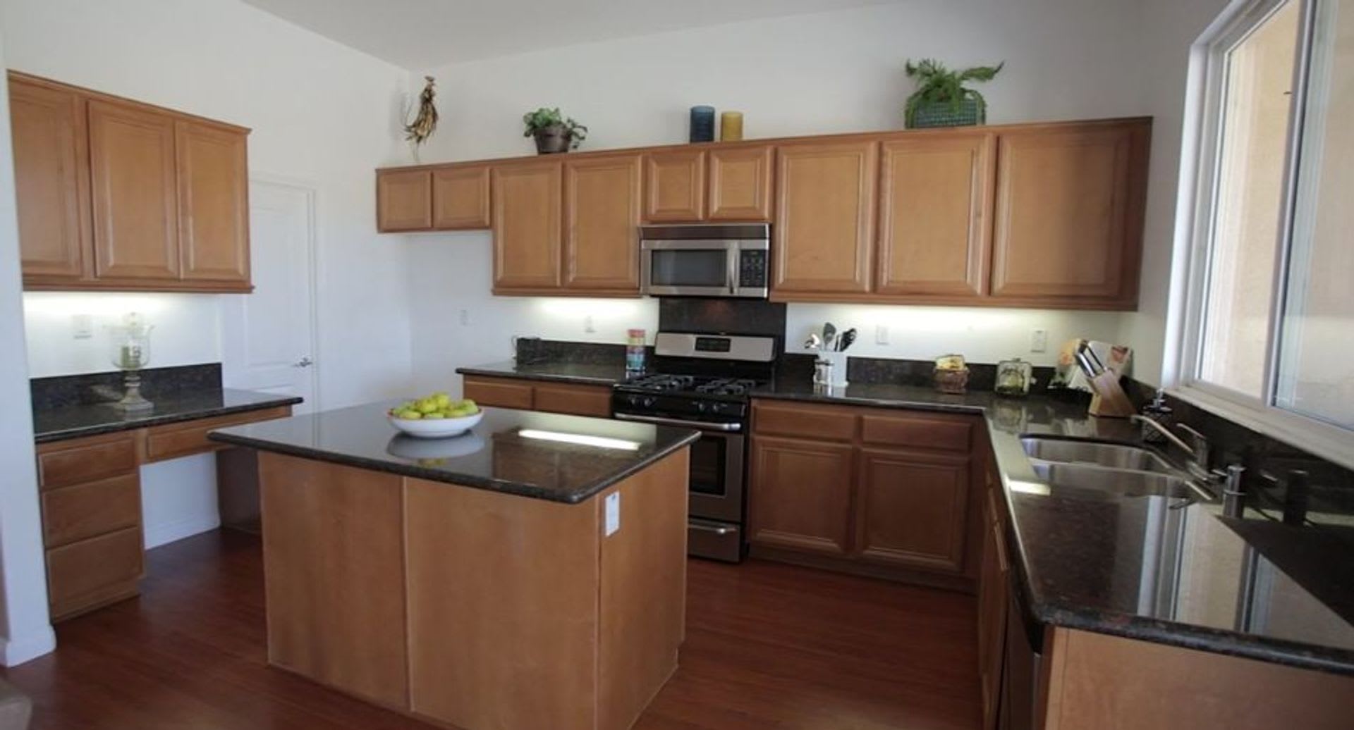 2 Bedroom. 2 Bathroom. House – photo 4
