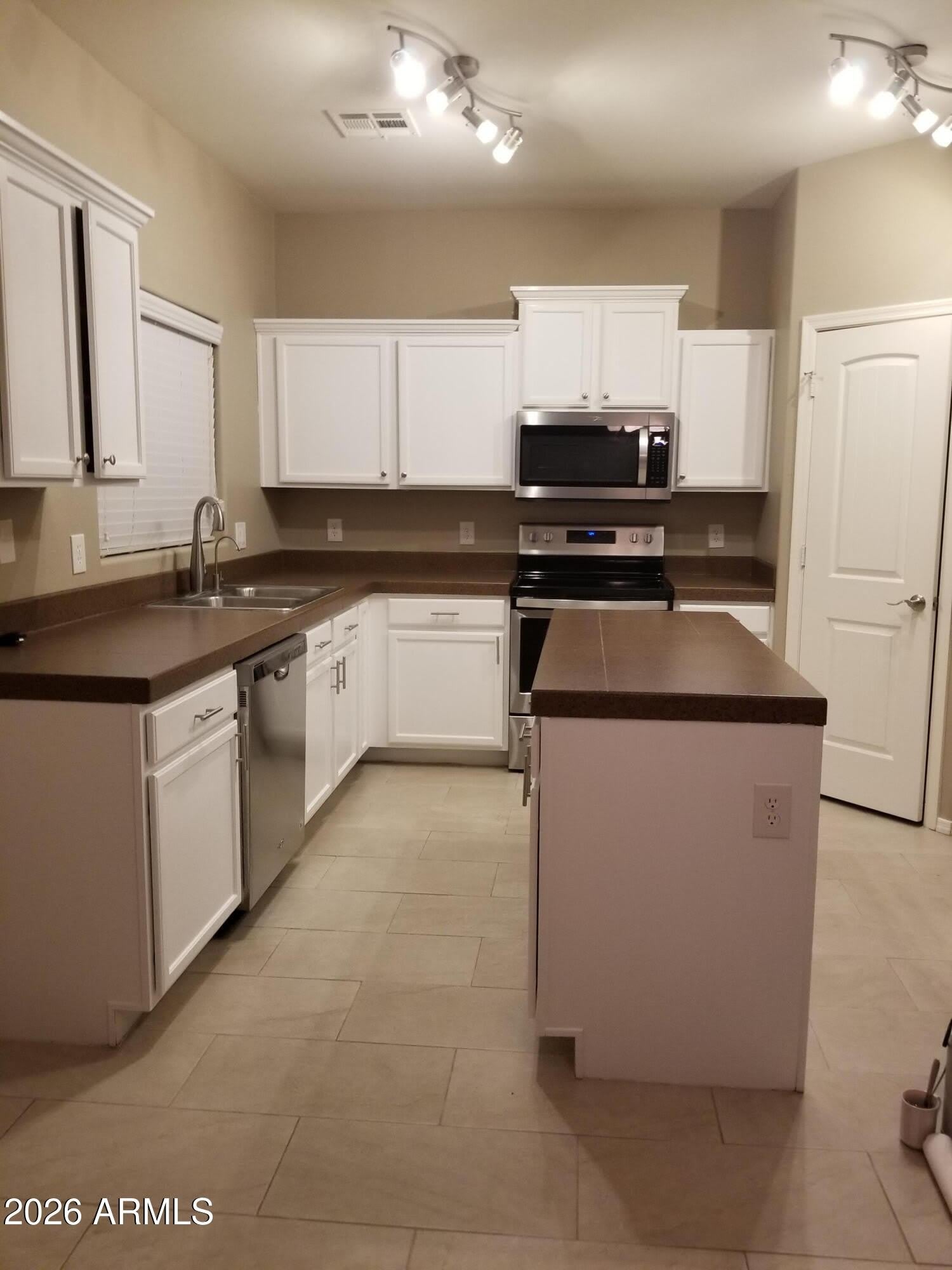 36554 W Alhambra Street – photo 2