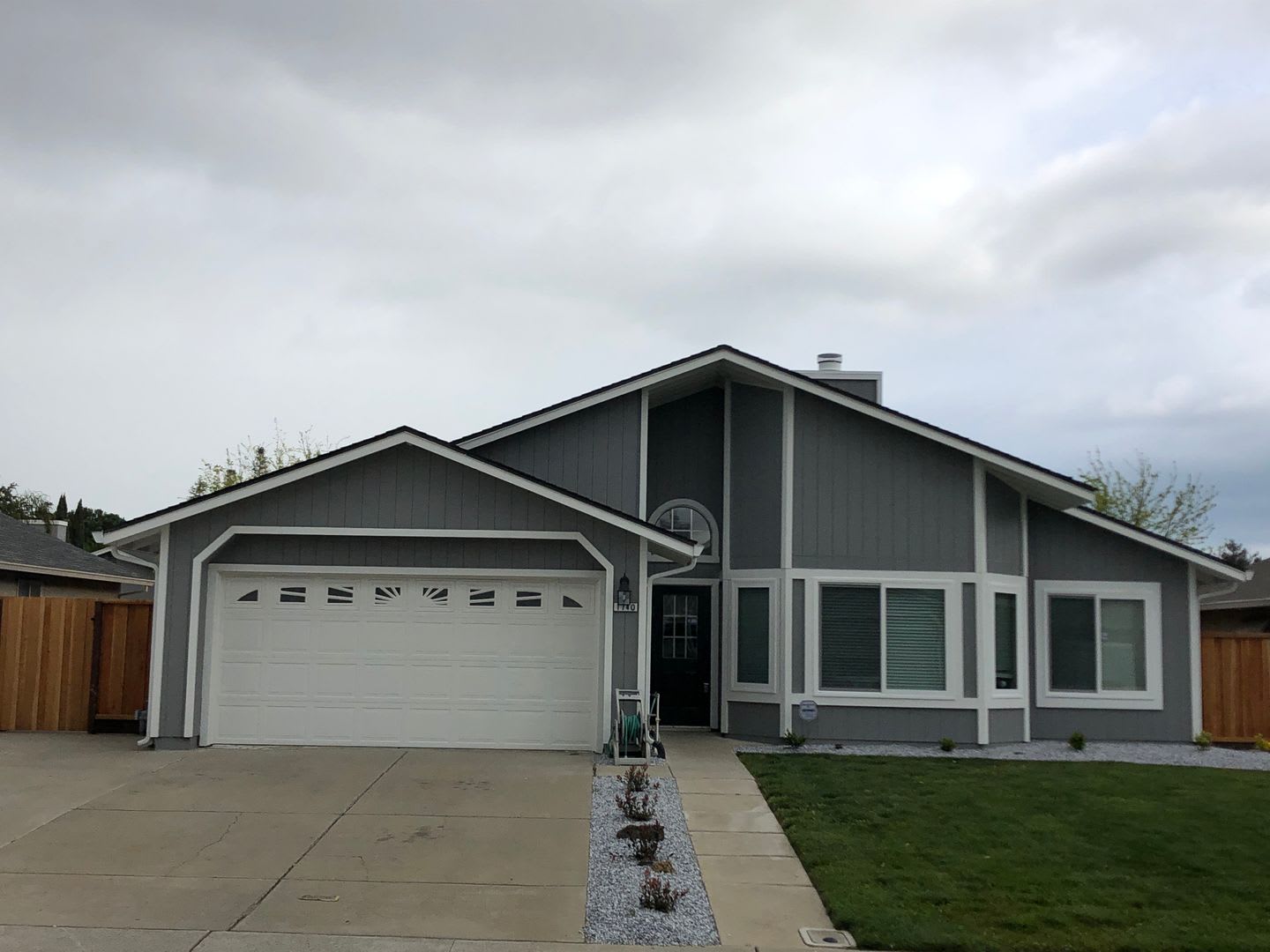 Lovely, Completely Renovated 3 Bed/2 Bath Single Family Home in Oakley! – photo 2