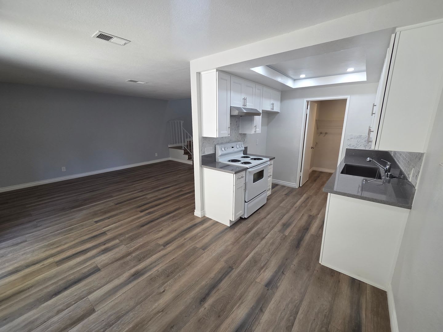 Large 2 Bedroom Home in Haceinda Heights! – photo 2