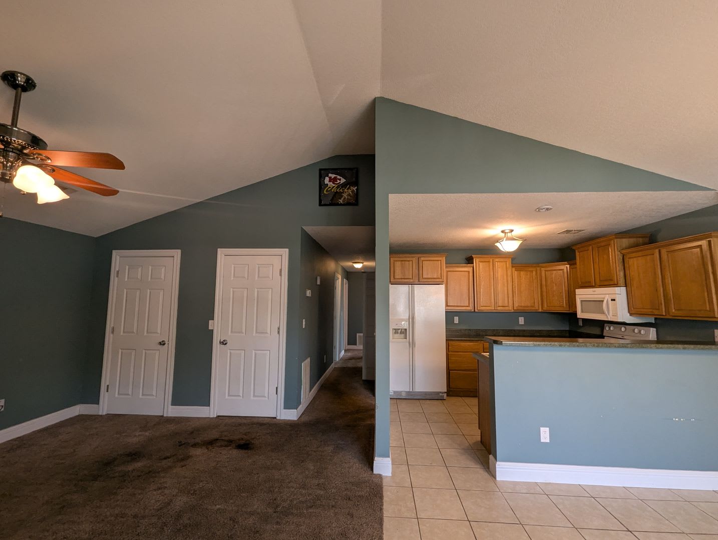 FOR RENT – Gorgeous 3 Bed, 2 Bath Home in Webb City! Pets Welcome! – photo 2