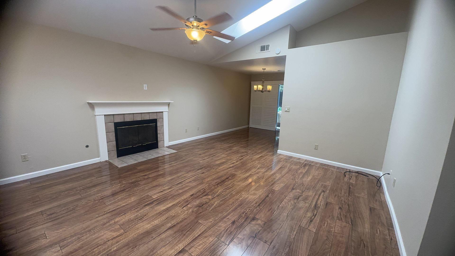 3 Bedroom 2 Bathroom Charming home – photo 3
